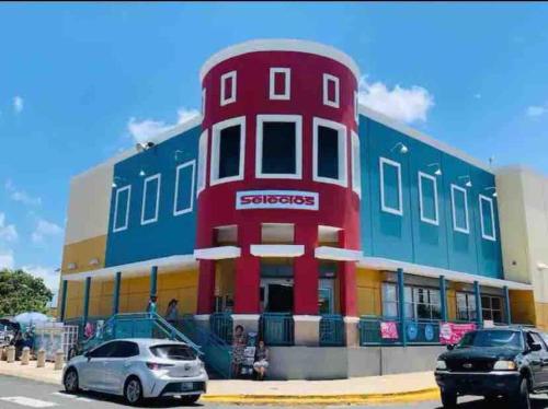 Close to Isla Verde beach, airport and main tourist attractions