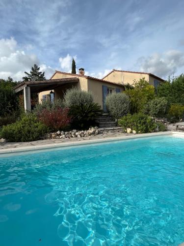 Villa bleue - piscine * climatisation * Wifi * vue dominante - Location, gîte - Vailhauquès