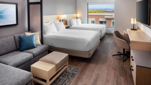 Queen Room with Two Queen Beds and Sofa Bed image 4