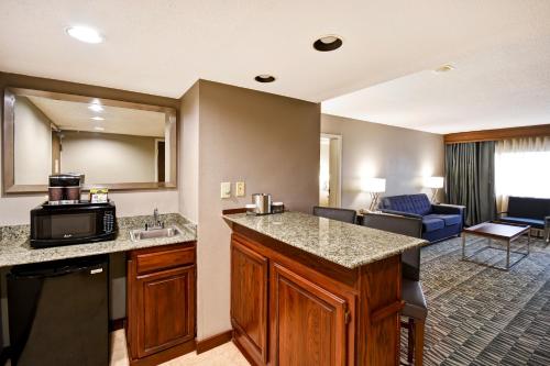 DoubleTree by Hilton Augusta - image 19