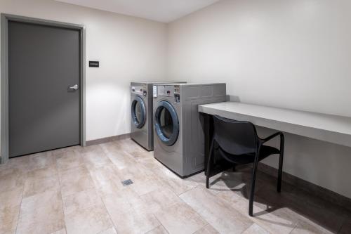 Hampton Inn Monticello - image 3