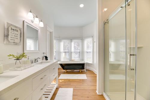 Spacious Naples Vacation Rental w/ Private Hot Tub in Naples (NY)