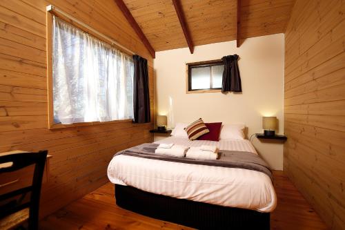 2 bedrooms, 5 beds