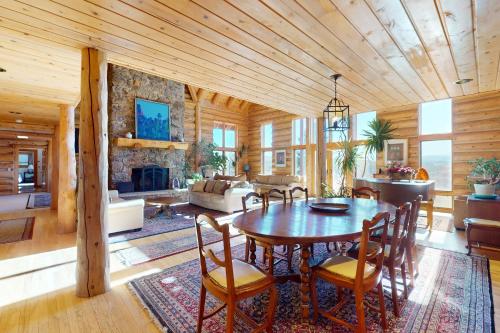 Lake Springs Luxury Lake Springs Luxury