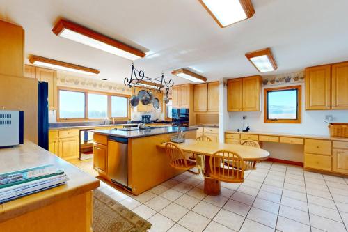 Lake Springs Luxury Lake Springs Luxury