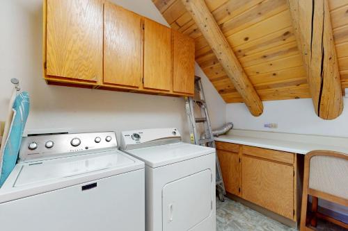 Lake Springs Luxury Lake Springs Luxury