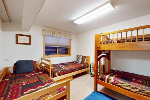 Lake Springs Luxury Lake Springs Luxury