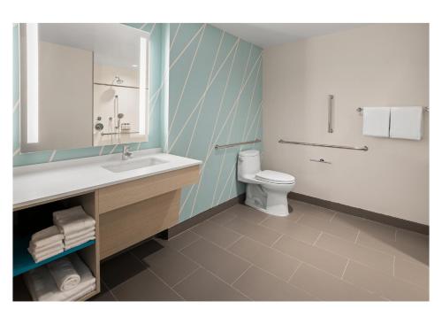 King Room with Communications and Mobility Accessible Roll-In Shower