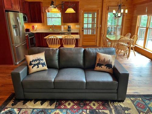 Pine Mountain Luxury Cabin Bordering Roosevelt Park and 7 Min to Callaway Gardens