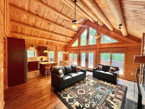Pine Mountain Luxury Cabin Bordering Roosevelt Park and 7 Min to Callaway Gardens in Pine Mountain Valley, USA