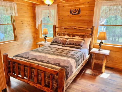 Pine Mountain Luxury Cabin Bordering Roosevelt Park and 7 Min to Callaway Gardens