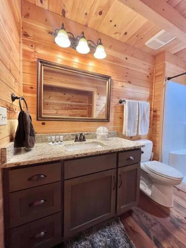 Pine Mountain Luxury Cabin Bordering Roosevelt Park and 7 Min to Callaway Gardens