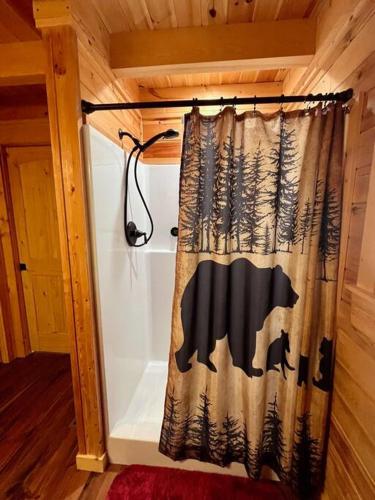 Pine Mountain Luxury Cabin Bordering Roosevelt Park and 7 Min to Callaway Gardens