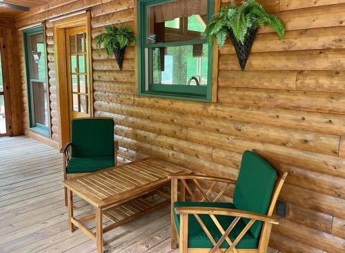 Pine Mountain Luxury Cabin Bordering Roosevelt Park and 7 Min to Callaway Gardens