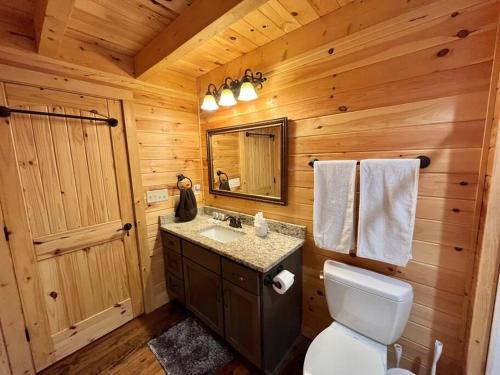 Pine Mountain Luxury Cabin Bordering Roosevelt Park and 7 Min to Callaway Gardens