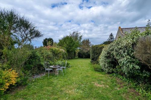 Rare pearl with garden facing the sea