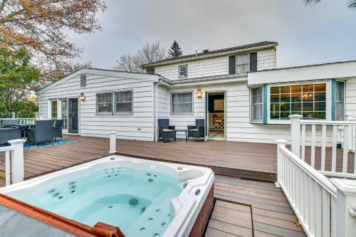 Slope Views: Luxe Windham Retreat W/ Hot Tub! - Windham, NY