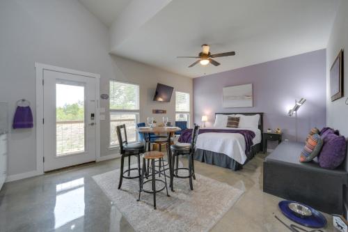 Stunning Texas Studio Less Than 1 Mi to Canyon Lake!