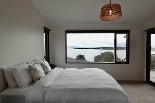 Eco Waterfront Seclusion - Carlton Bluff House