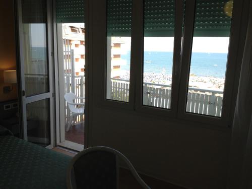 Superior Double or Twin Room with Sea View image 6
