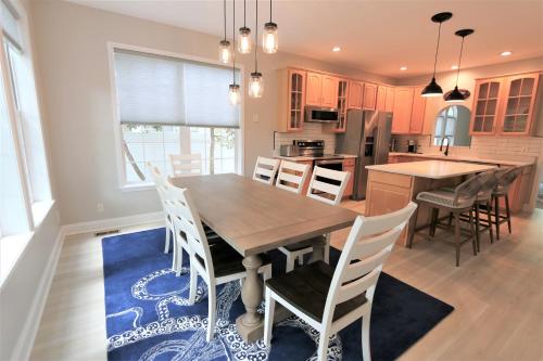 Captain’s Retreat! Newly Renovated - Beach House! in Annapolis, USA