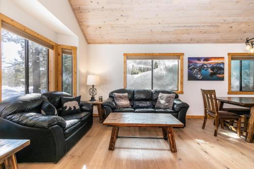 Kokanee at Tahoe Donner - Charming 3 BR - Pool Table - Fireplace - Amenity Access!