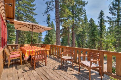 Mountain Escape at North Shore - Upscale 4BR Easy Walk to Lake & Private Hot Tub! Mountain Escape at North Shore - Upscale 4BR Easy Walk to Lake & Private Hot Tub!