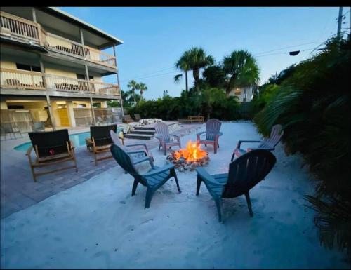 6 Bedrooms 4 Bath with sand and heated pool in 印地安巖海灘 (FL)