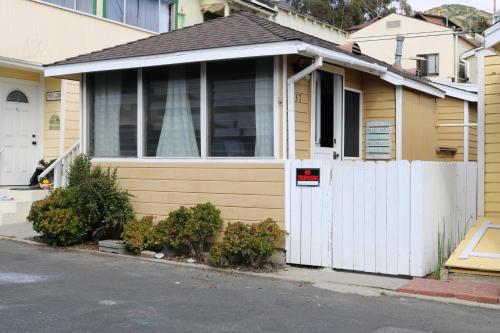 Walk to Beach & Main St: Catalina Island Cottage!, Avalon