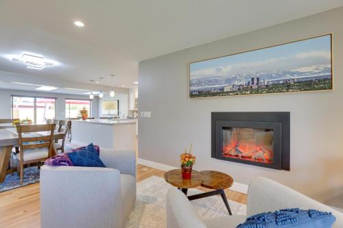 Modern Wheat Ridge Home with Private Hot Tub and Sauna in Wheat Ridge, USA
