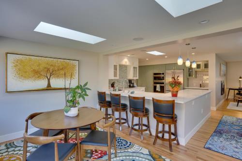 Modern Wheat Ridge Home with Private Hot Tub and Sauna in Wheat Ridge, USA