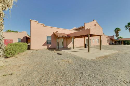 Eloy Vacation Rental with Community Pool and Courtyard in 埃洛伊