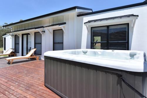 The Glass Ceiling - 360 Mount View Hideaway in Mount View