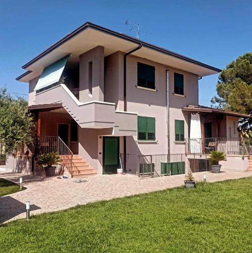 -Free Pool and Parking- Garda House Apartments - Castelnuovo del Garda