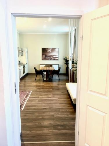  6 Zimmer Luxus Apartment mit großem Salon in der Wienerwald Residenz in Baden