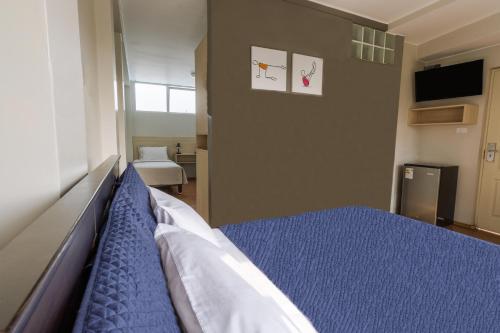 1 double bed, 2 twin beds