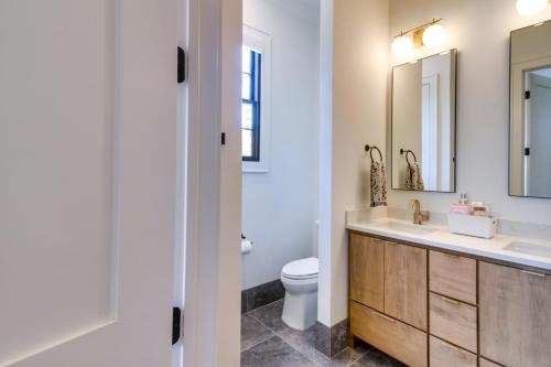 Belmont Vacation Home with Fire Pit Walk Downtown! Belmont Vacation Home with Fire Pit Walk Downtown!