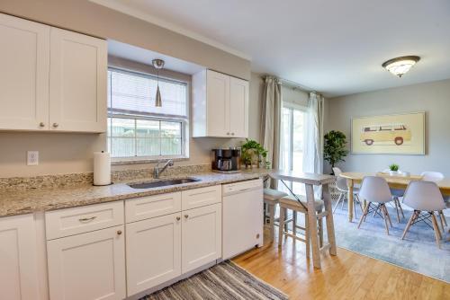 3 Mi to Riverwalk Pet-Friendly Home with Yard! in Palmetto