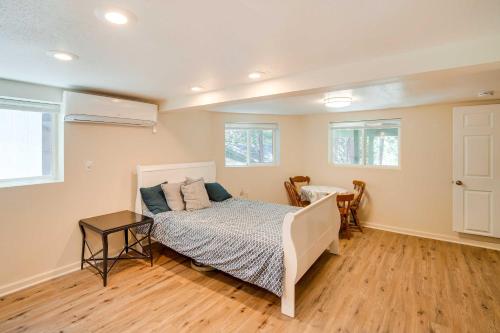 Cozy Crestline Getaway about 2 Mi to Lake Gregory in Crestline, USA