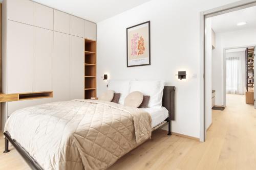 One-Bedroom Apartment with Balcony