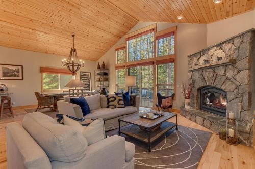 Woodcrest at Tahoe Donner 3BR with Pool Table - 3000 sq ft