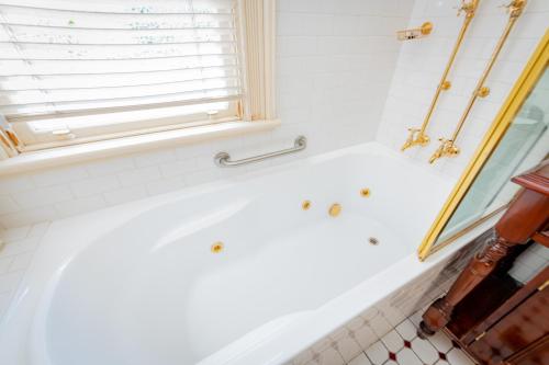 浴室, Cobb & Co Court Boutique Hotel in 穆奇