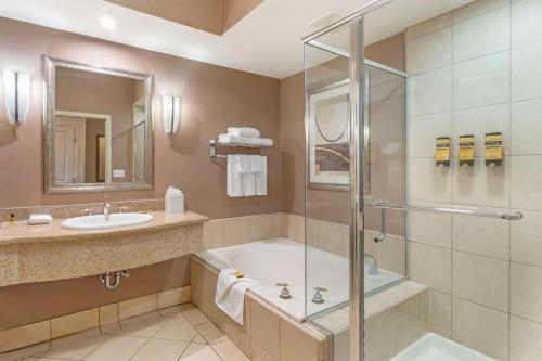 Best Western Plus Bayside Hotel Room Type - Queen Room with Two Queen Beds - City View