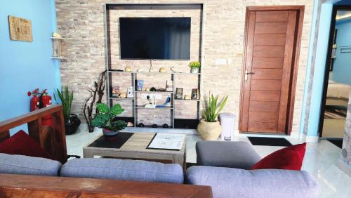 Exterior view, Isle Inn in Gnaviyani Atoll