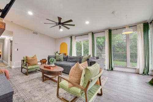 Pet-Friendly San Antonio Home about 13 Mi to Downtown!