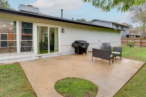 Pet-Friendly San Antonio Home about 13 Mi to Downtown!