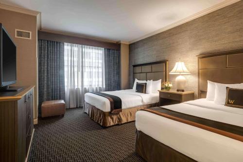 The Whitehall Hotel, BW Premier Collection Room Type - Queen Rooms with Two Queen Beds - Non-Smoking