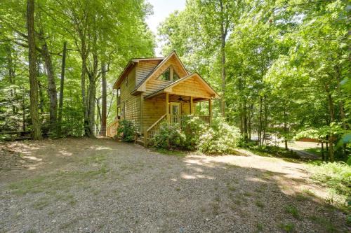 Cozy Whittier Cabin and Yard and Hot Tub, Pets Welcome