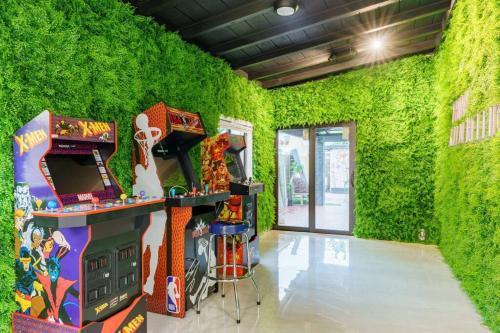 New Miami & Calle Ocho Home with Arcade! detail