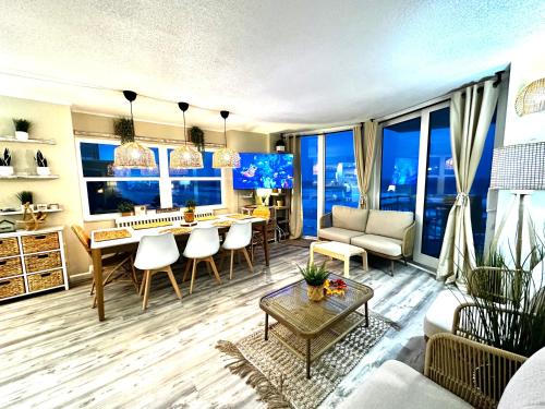 Beach Oasis 601 Gorgeous Ocean front Ocean view for 10 sleeps up to 15 in Daytona Beach, USA